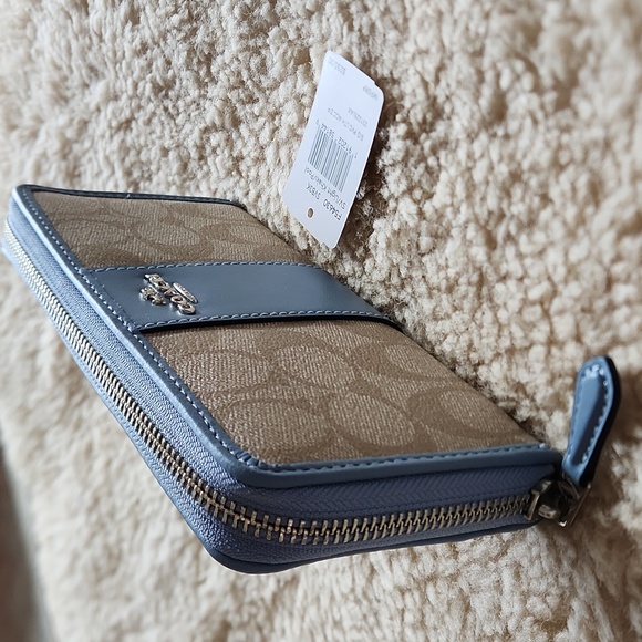 NWT Coach Light Khaki & Pool Leather Accordian Zip Long Wallet 💙🎁 - Picture 5 of 16